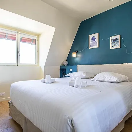 Very Apartment-roof *